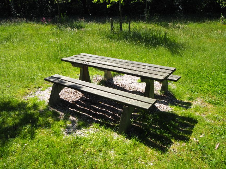 Intieme tuinruimte met stijlvolle rotan meubels. Intieme tuinruimte met stijlvolle rotan meubels.