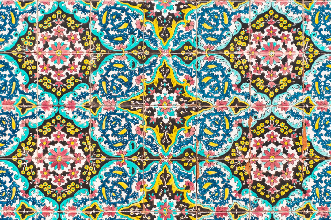 Kleurrijk textielpatroon met geometrische vormen. Kleurrijk textielpatroon met geometrische vormen.