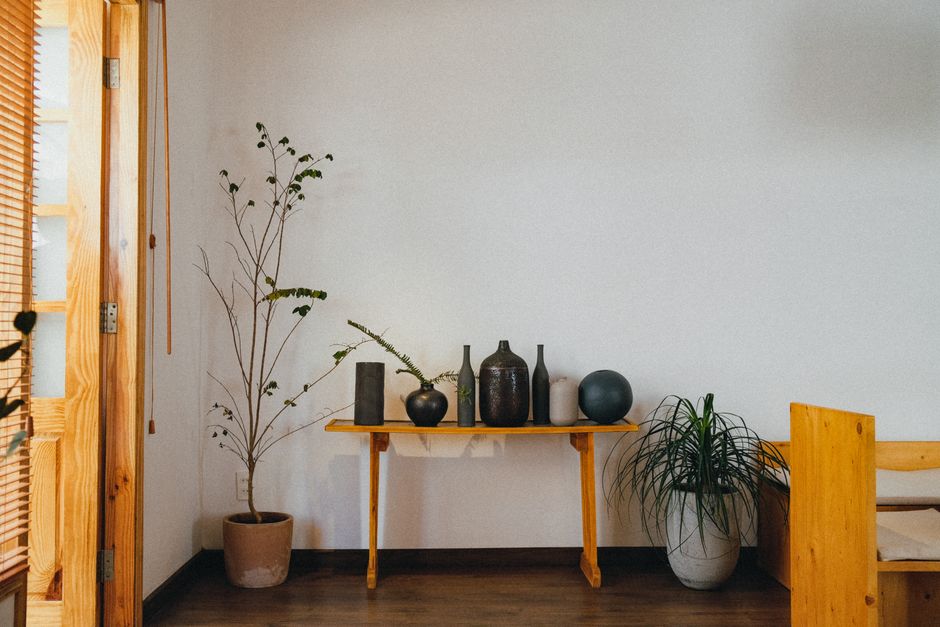 Minimalistisch interieur met natuurlijke houten elementen. Minimalistisch interieur met natuurlijke houten elementen.